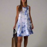 Blanc avec motif floral bleu